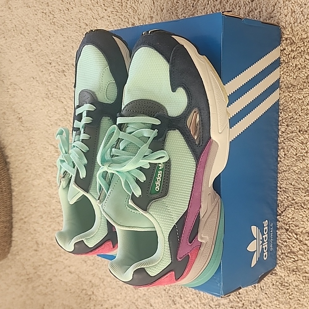 Adidas falcon